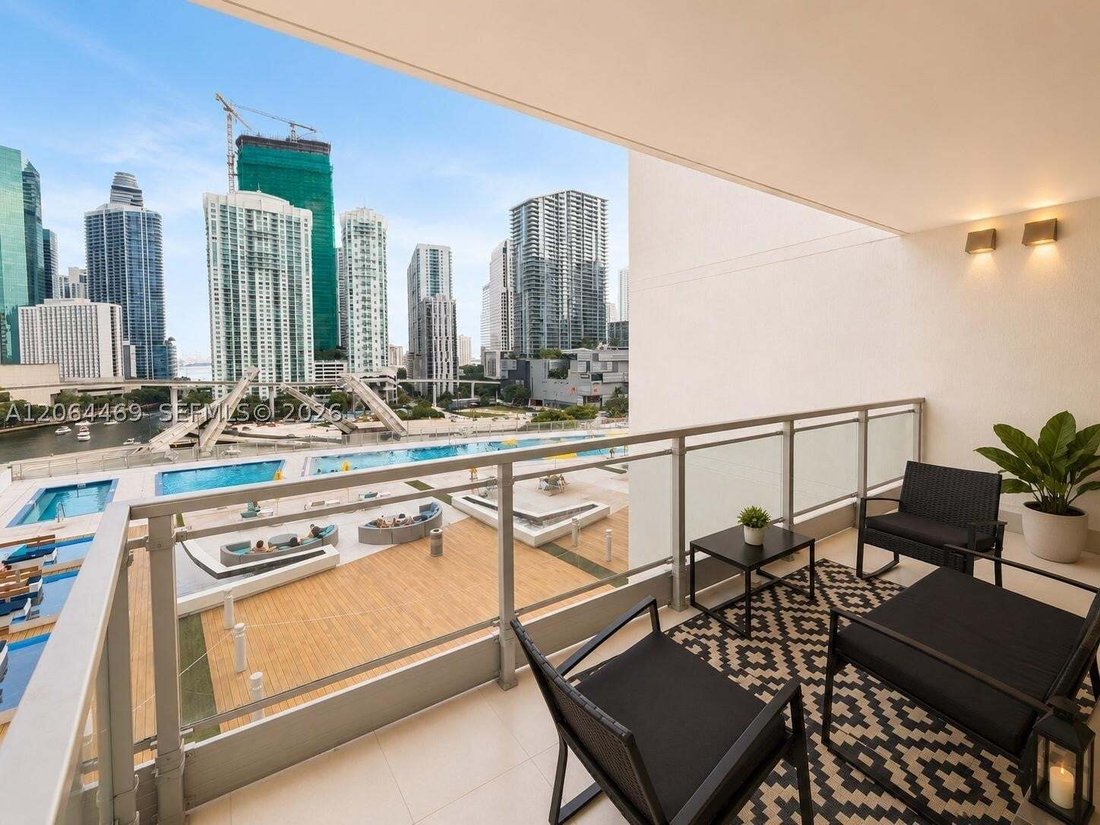 Condo in Miami, Florida, United States 5 - 18576880