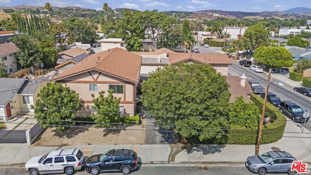 Santa Clarita, California, United States 4 - 18577064