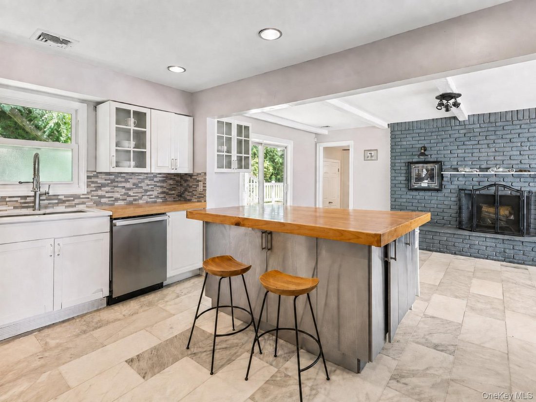 House in Center Moriches, New York, United States 4 - 18577099