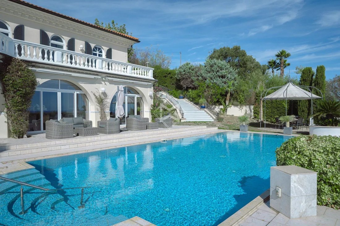 Villa in Le Centre Ville, Mandelieu-la-Napoule, France 2 - 16506047