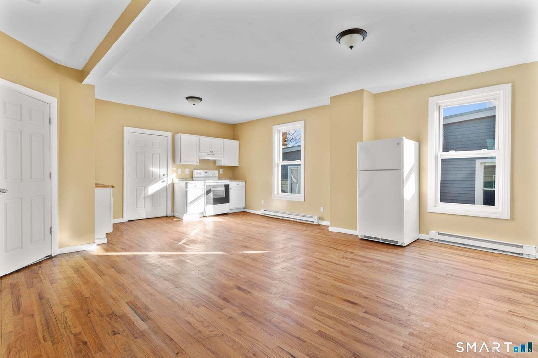 Waterbury, Connecticut, United States 4 - 18575870
