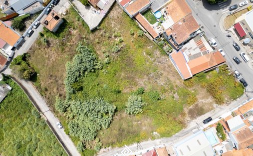 Land in Mafamude e Vilar do Paraiso, Porto District, Portugal 1