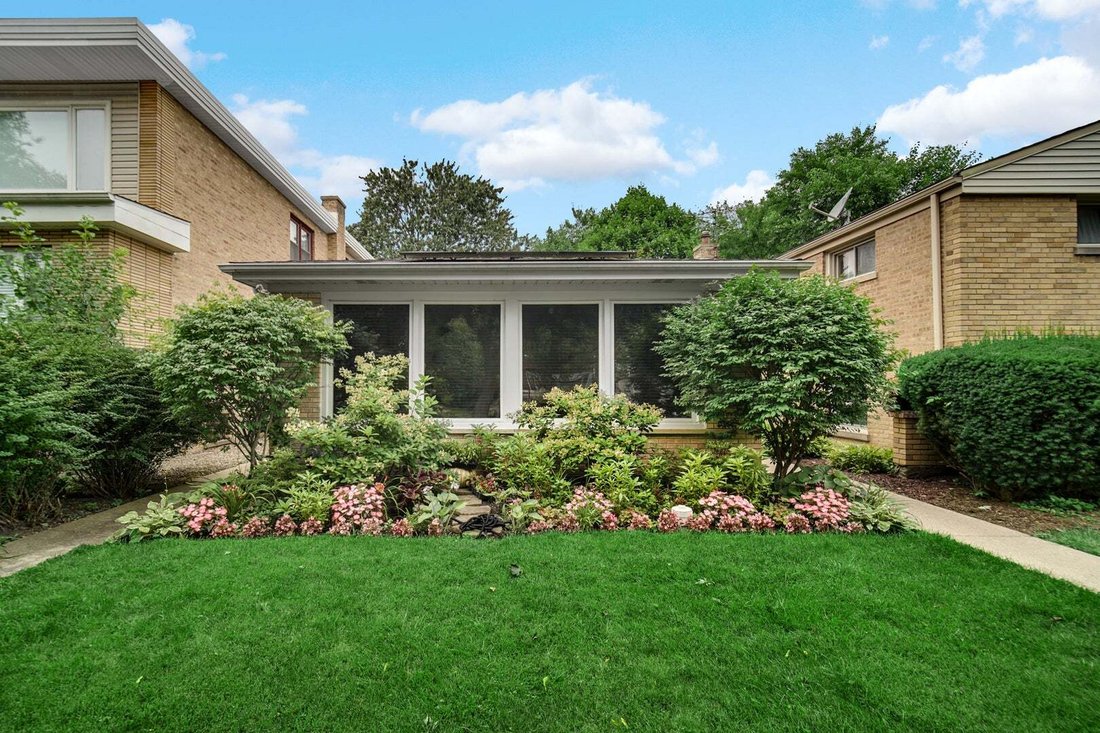 House in Skokie, Illinois, United States 2 - 18577152