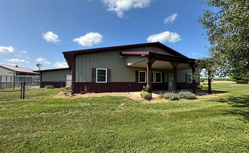 House in DeWitt, Iowa, United States 1