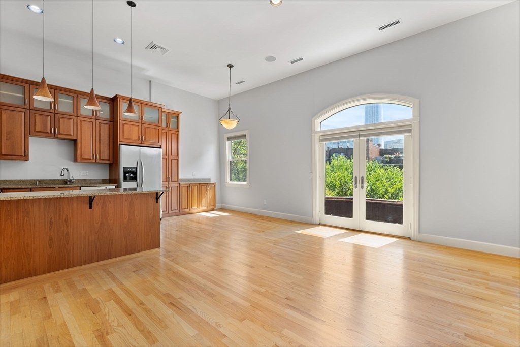 Condo in Boston, Massachusetts, United States 5 - 18577763