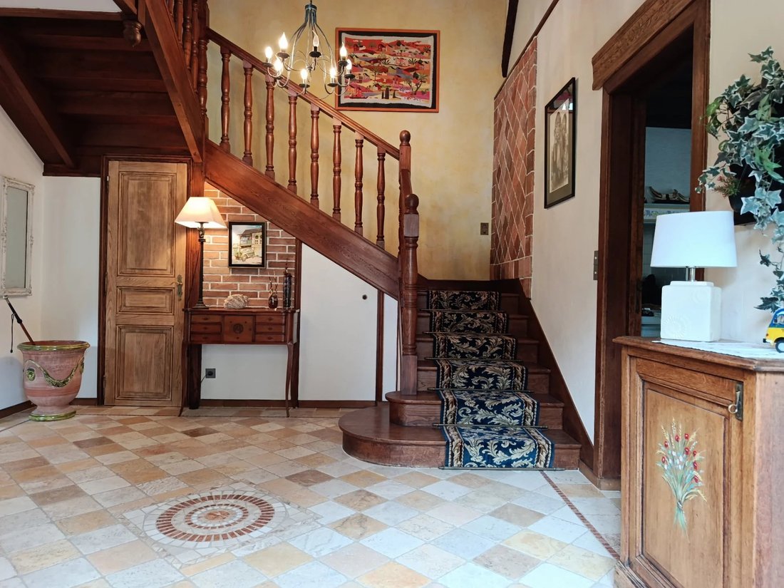 Estate in Coulommiers, Ile-de-France, France 4 - 18575129