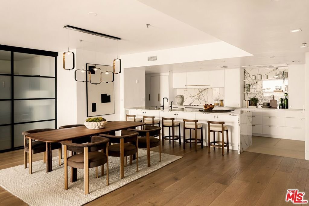 Condo in Los Angeles, California, United States 3 - 18577010