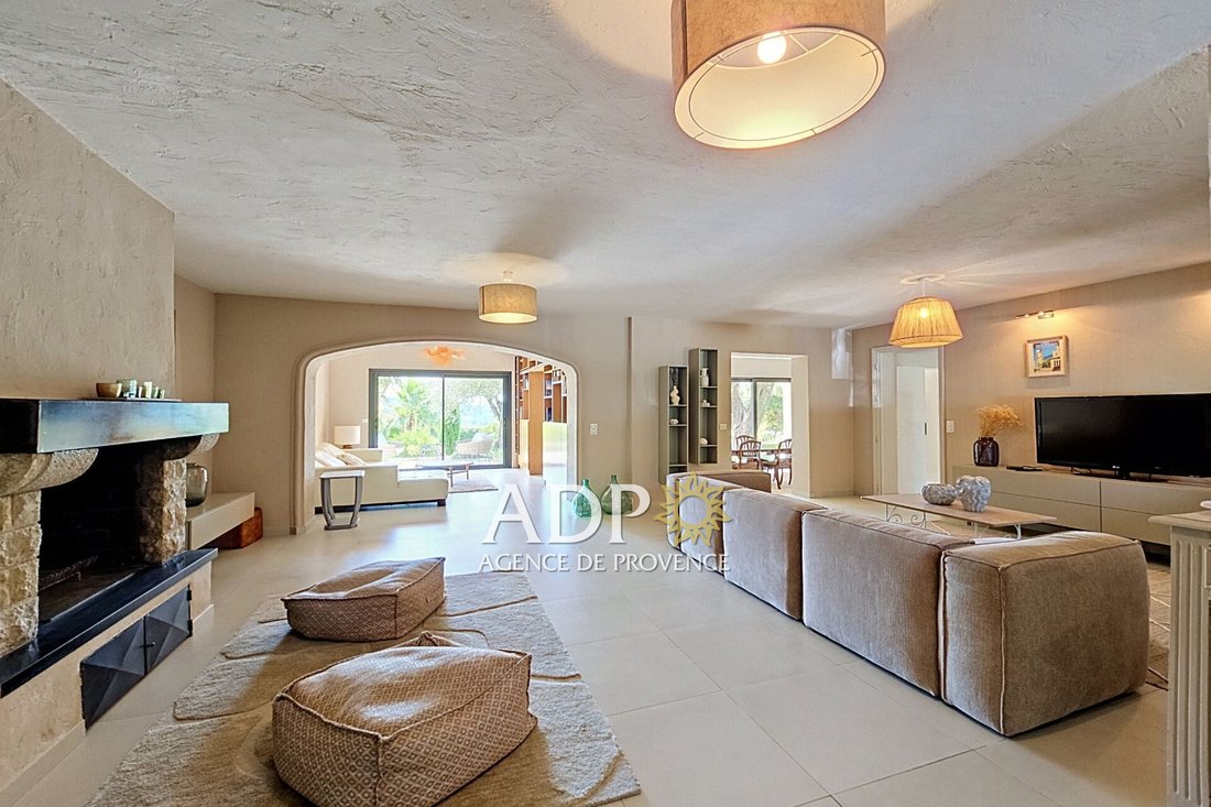 Villa in Grasse, Provence-Alpes-Côte d'Azur, France 2 - 18574616