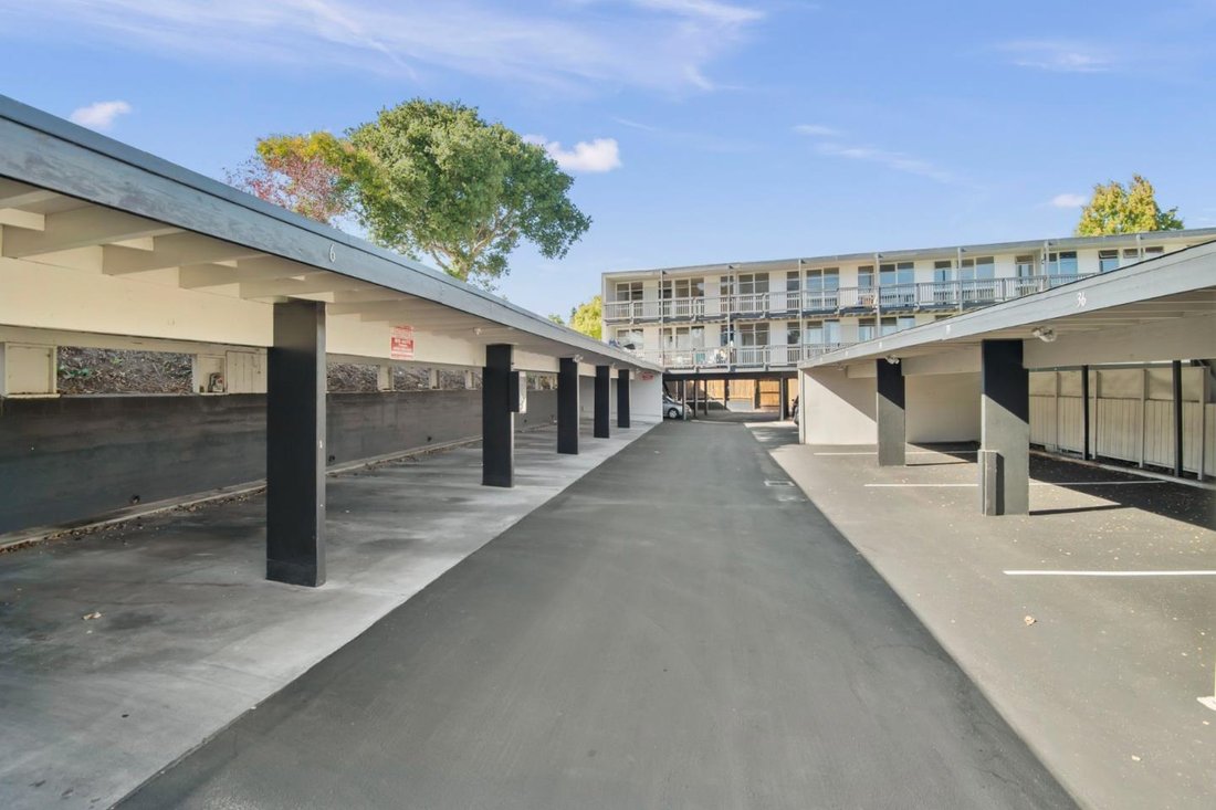 Burlingame, California, United States 4 - 18577493