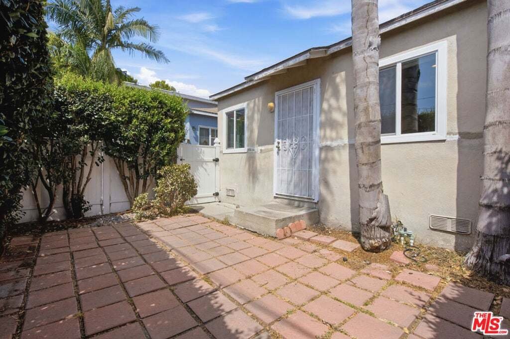Los Angeles, California, United States 5 - 18577027