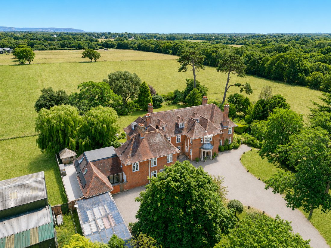 House in Sway, England 1 - 18576010
