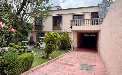 House in San Lorenzo Tepaltitlán, State of Mexico, Mexico 1