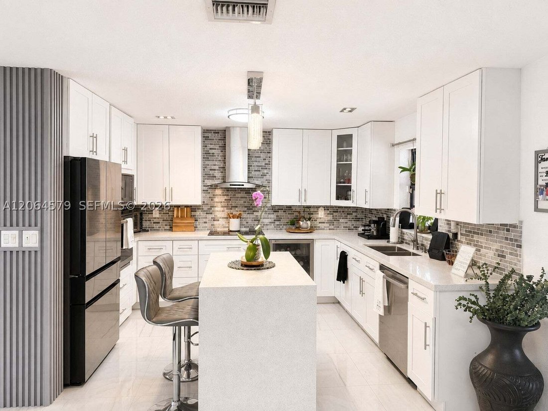 House in Hialeah, Florida, United States 4 - 18576889
