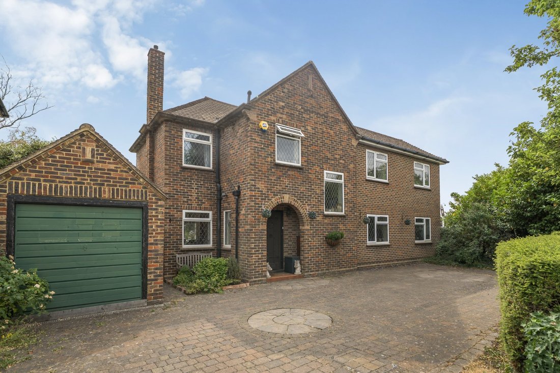 House in Byfleet, Woking, England 1 - 18574410