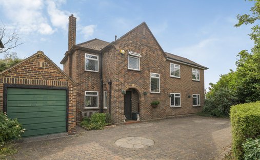 House in Byfleet, Woking, England 1