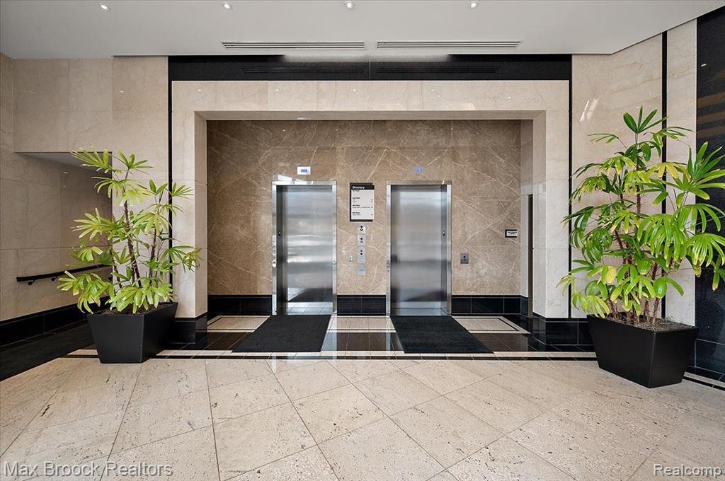 Condo in Birmingham, Michigan, United States 5 - 18577101