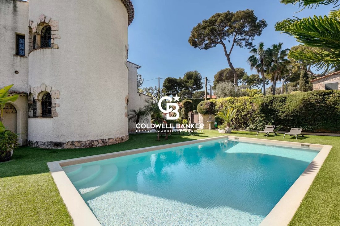 Estate in Antibes, Provence-Alpes-Côte d'Azur, France 4 - 18575158