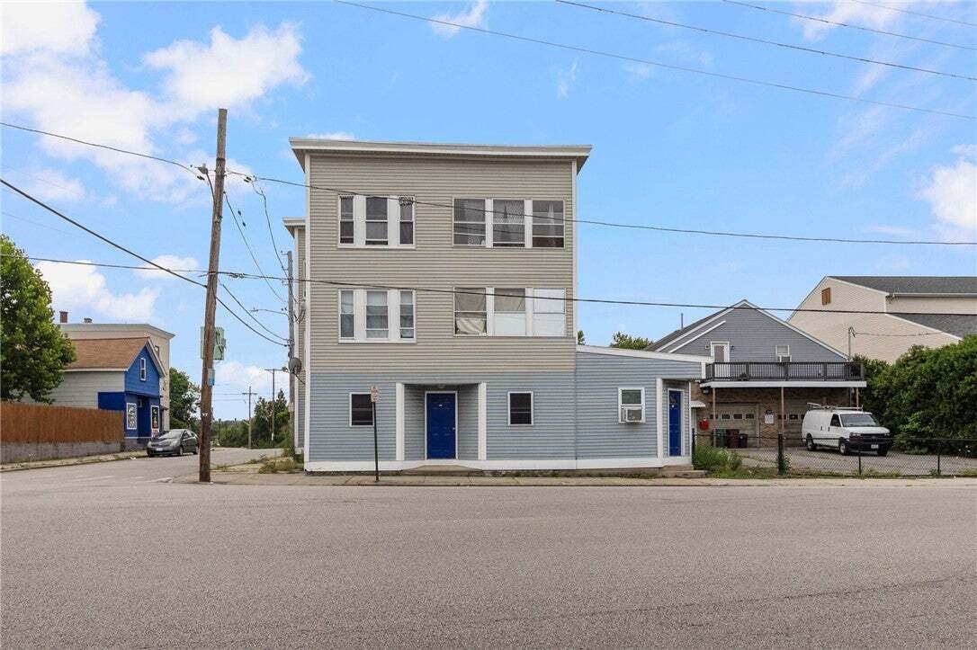 Woonsocket, Rhode Island, United States 1 - 18576030