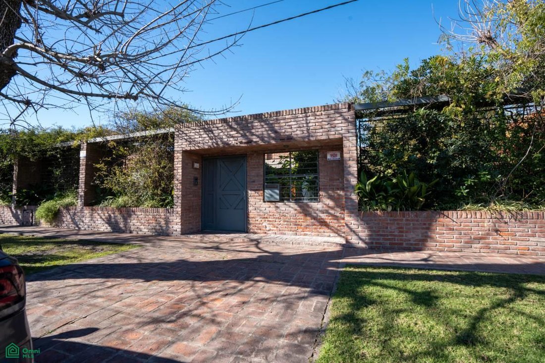 House in City Bell, Buenos Aires Province, Argentina 1 - 18299627