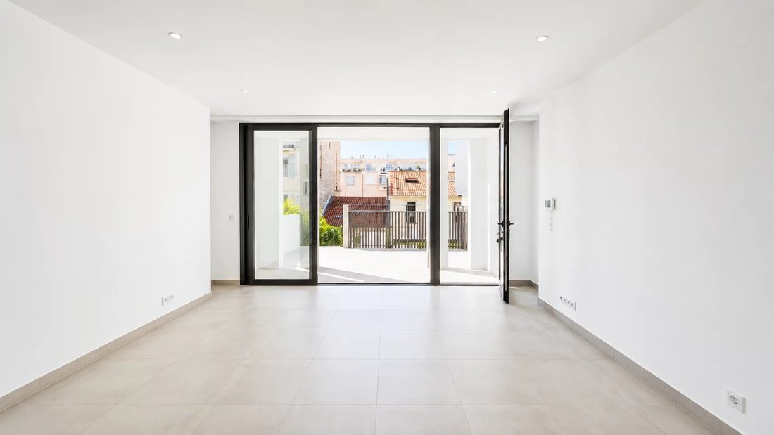 Townhouse in Saint Nicolas, Cannes, France 4 - 18575139