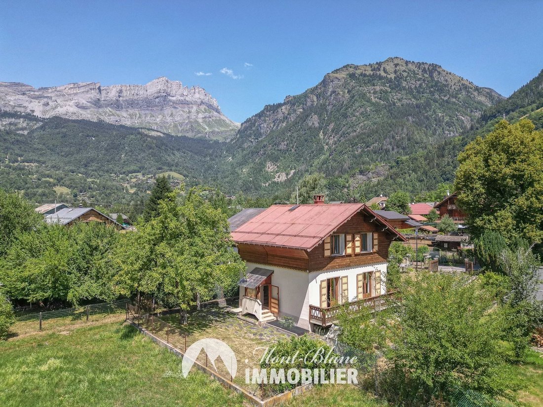 House in Les Houches, Auvergne-Rhône-Alpes, France 1 - 18575197