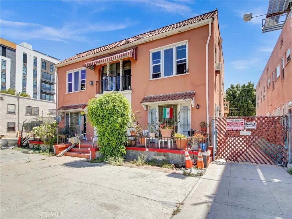 Los Angeles, California, United States 2 - 18577278