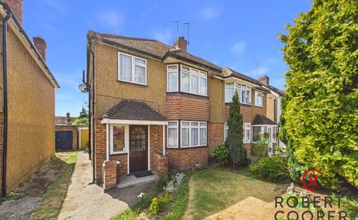 House in Pinnerwood Park, Hillingdon, England 1
