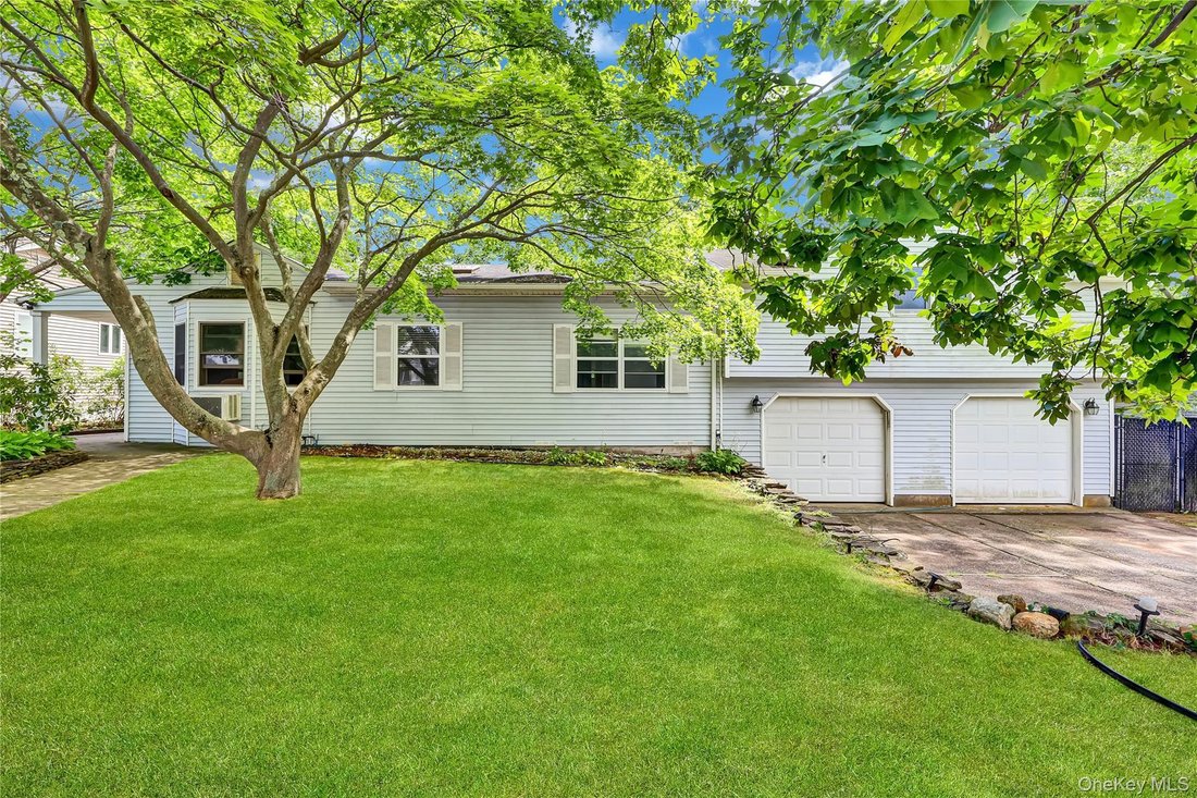 House in Lake Ronkonkoma, New York, United States 2 - 18577736