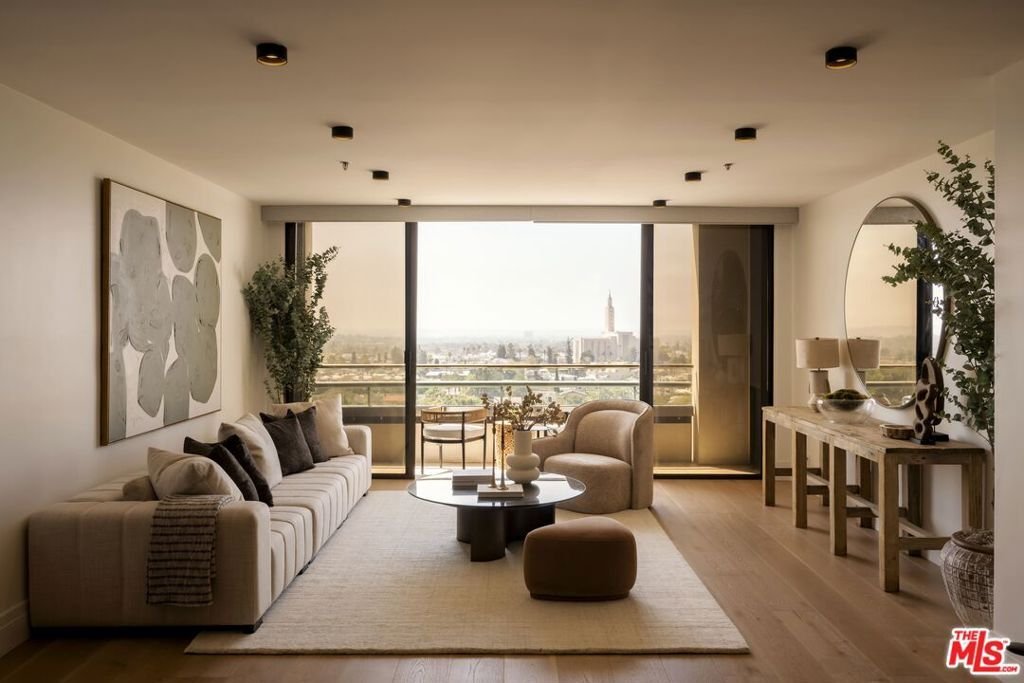Condo in Los Angeles, California, United States 1 - 18577010