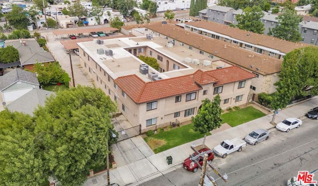 Santa Clarita, California, United States 4 - 18577054