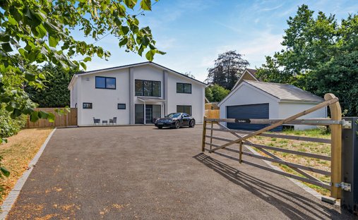House in Hawleys Corner, Bromley, England 1