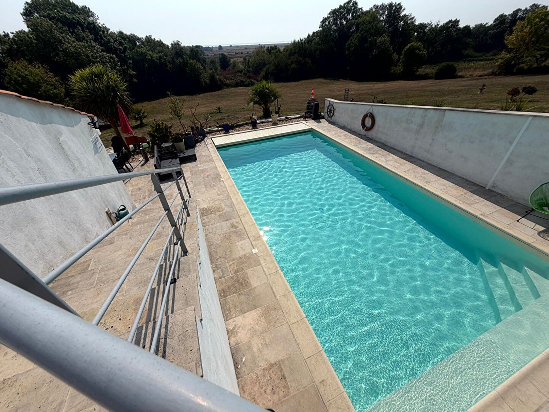 Villa in Saint-Dizant-du-Gua, Nouvelle-Aquitaine, France 4 - 18575254