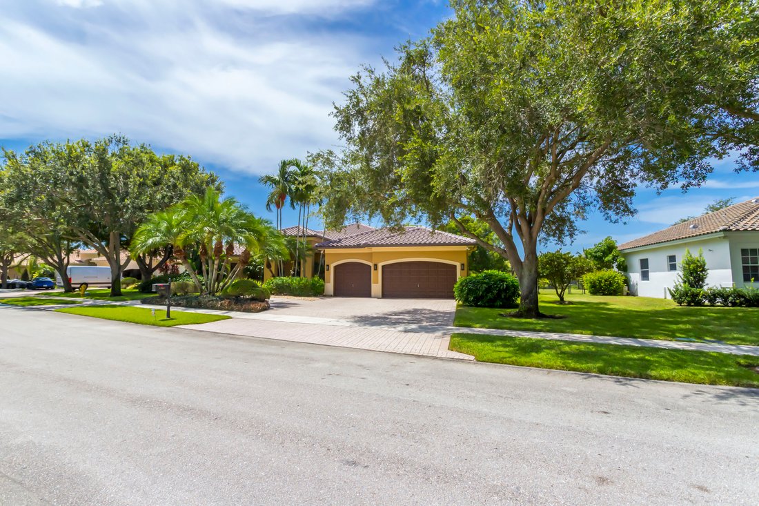 Estate in Davie, Florida, United States 1 - 18574733
