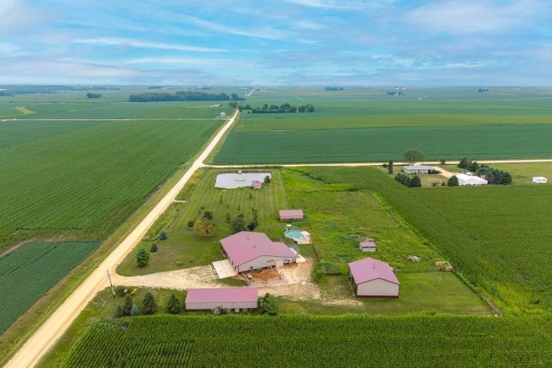 House in DeWitt, Iowa, United States 4 - 18577180