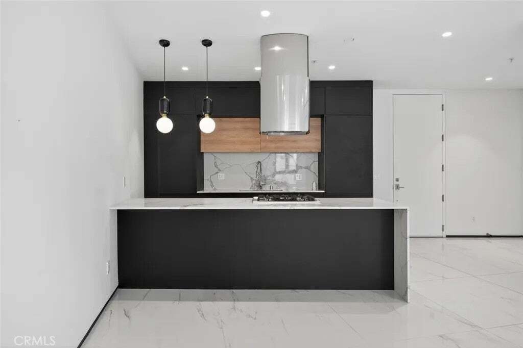 Condo in Los Angeles, California, United States 3 - 18577250