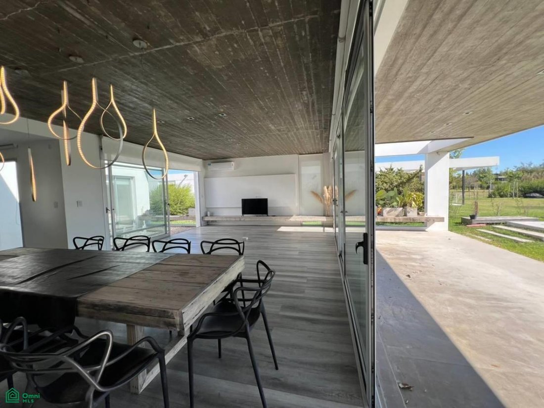 House in Melchor Romero, Buenos Aires Province, Argentina 3 - 17446262