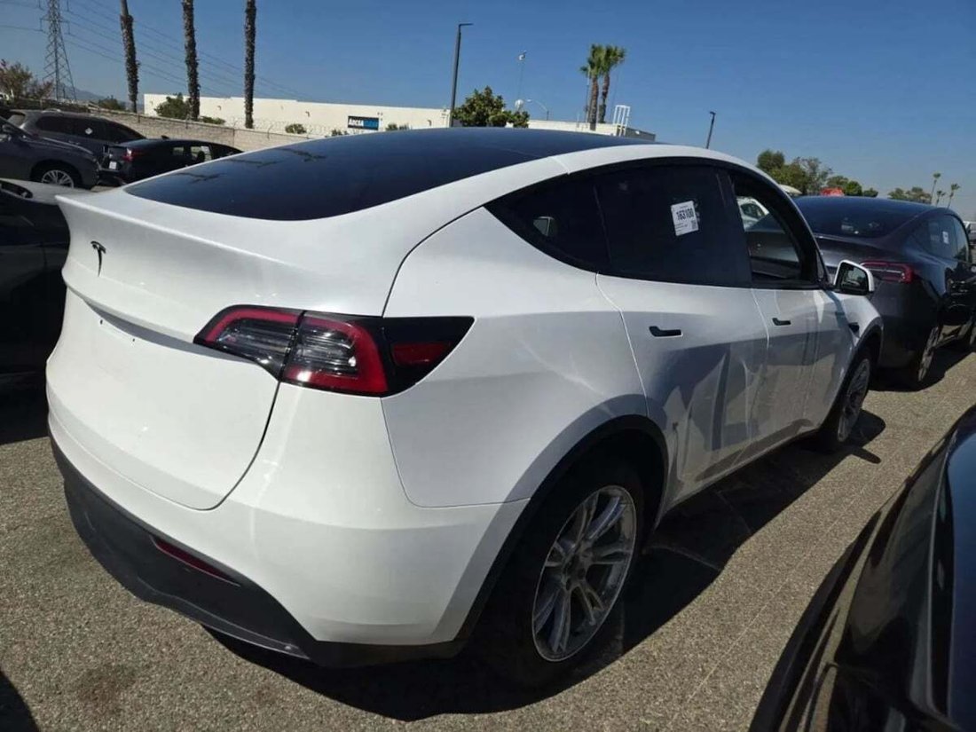 Suv in Newport Beach, CA, United States 5 - 18574602