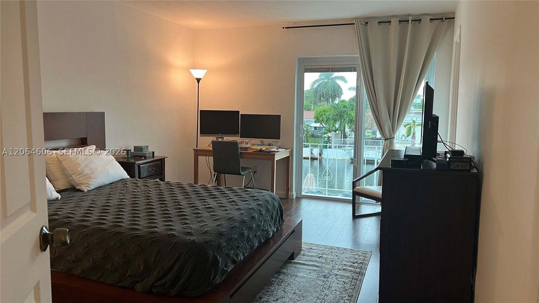 Townhouse in North Miami Beach, Florida, United States 3 - 18576974