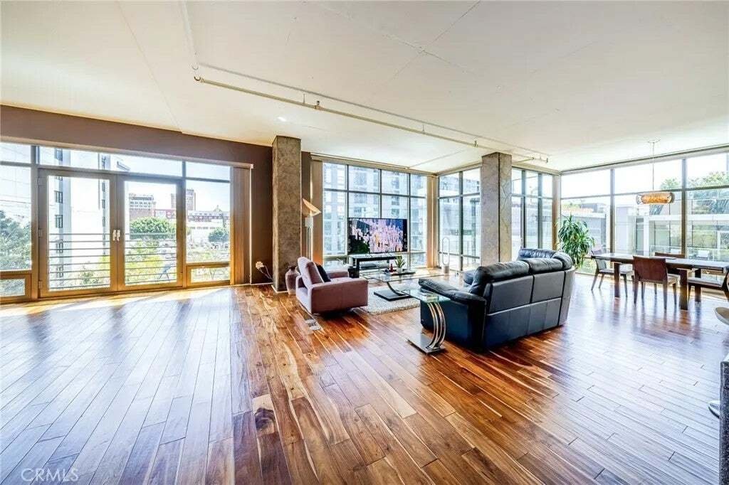 Condo in Los Angeles, California, United States 3 - 18453772