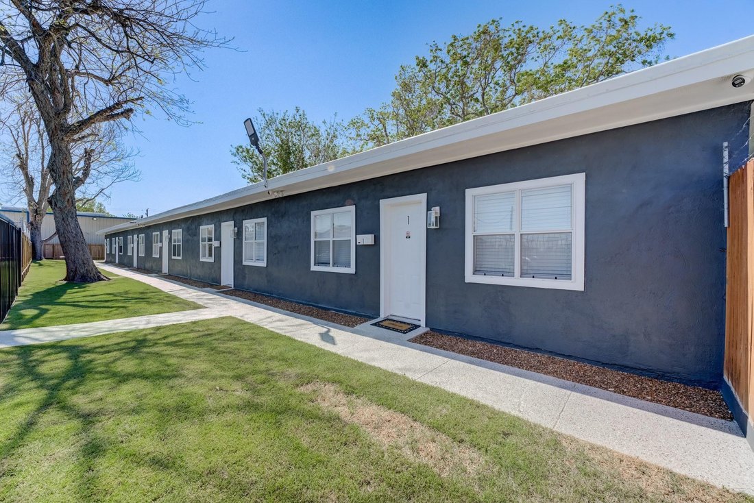 Baytown, Texas, United States 1 - 18577686