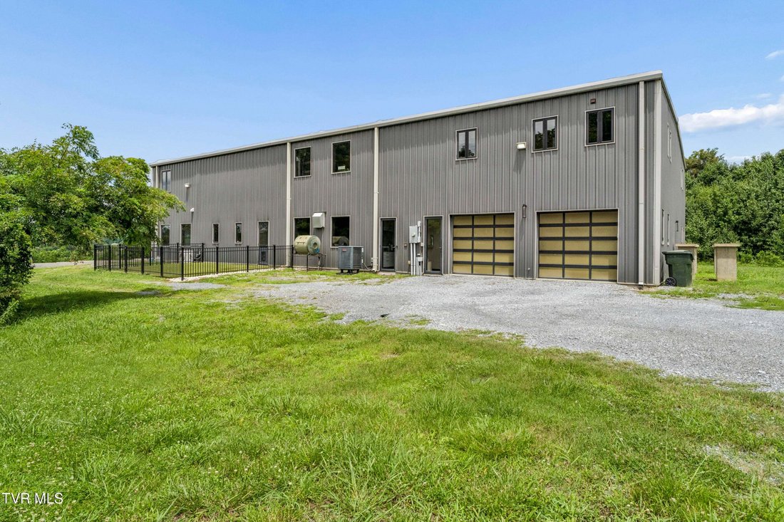 House in Elizabethton, Tennessee, United States 5 - 18576060