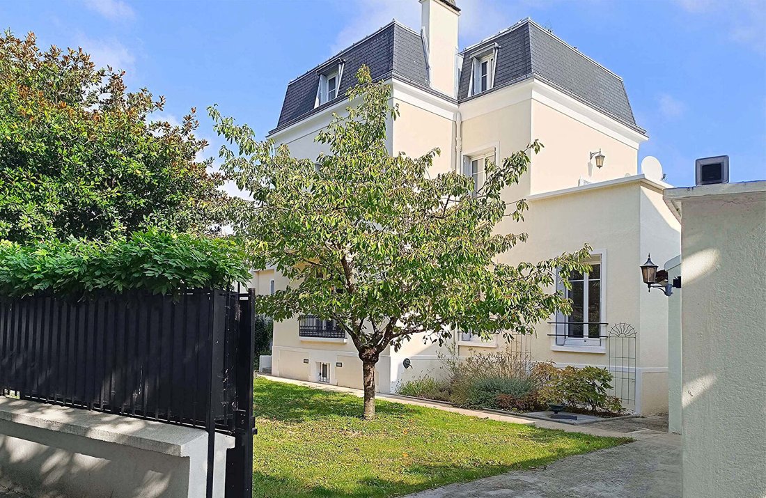 Villa in Neuilly-Plaisance, Ile-de-France, France 1 - 18578309
