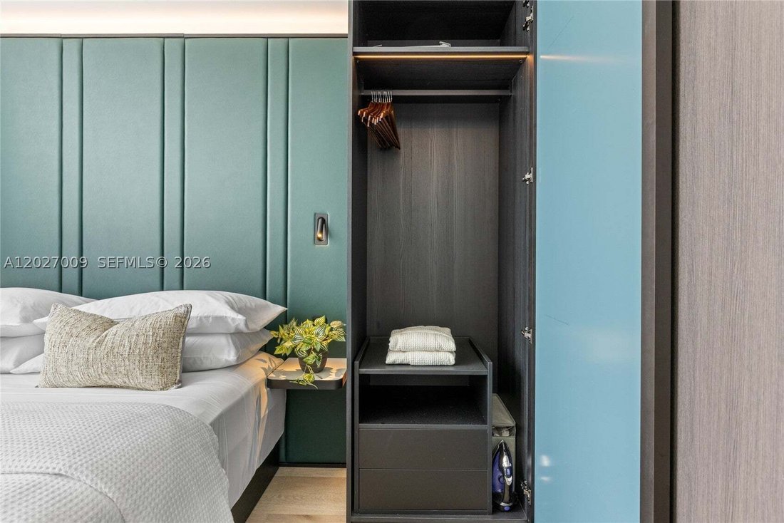 Condo in Miami, Florida, United States 5 - 18041476