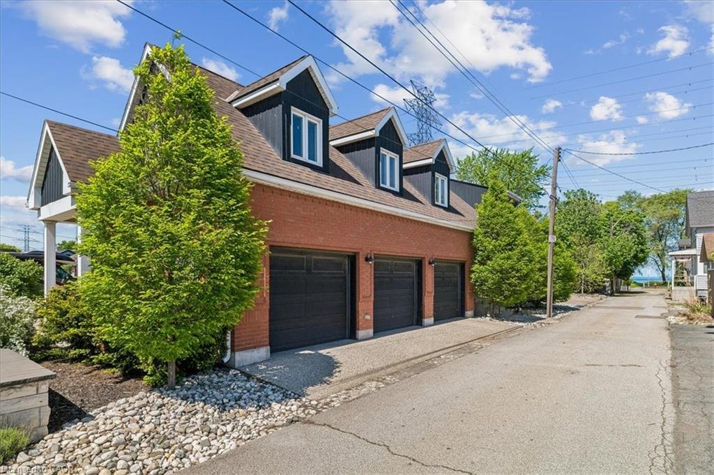 House in Hamilton, Ontario, Canada 2 - 18574374