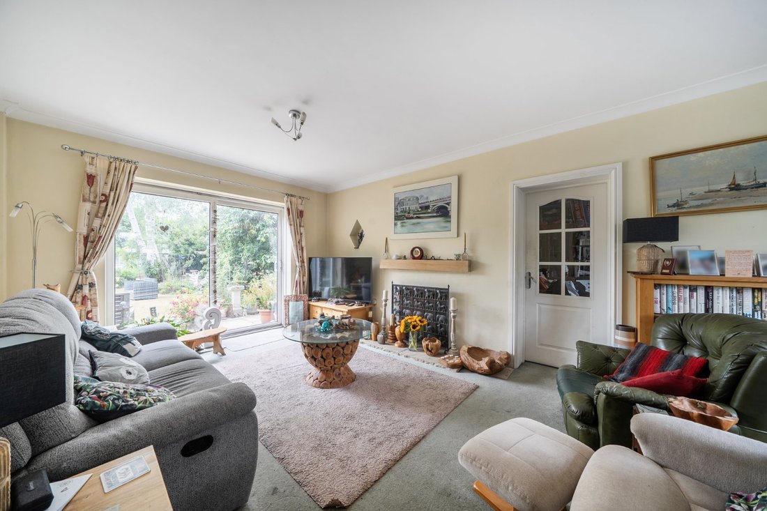 House in Byfleet, Woking, England 2 - 18574410
