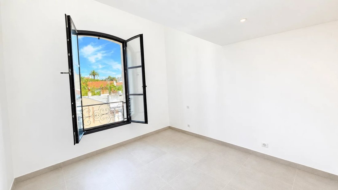 Townhouse in Saint Nicolas, Cannes, France 5 - 18575139