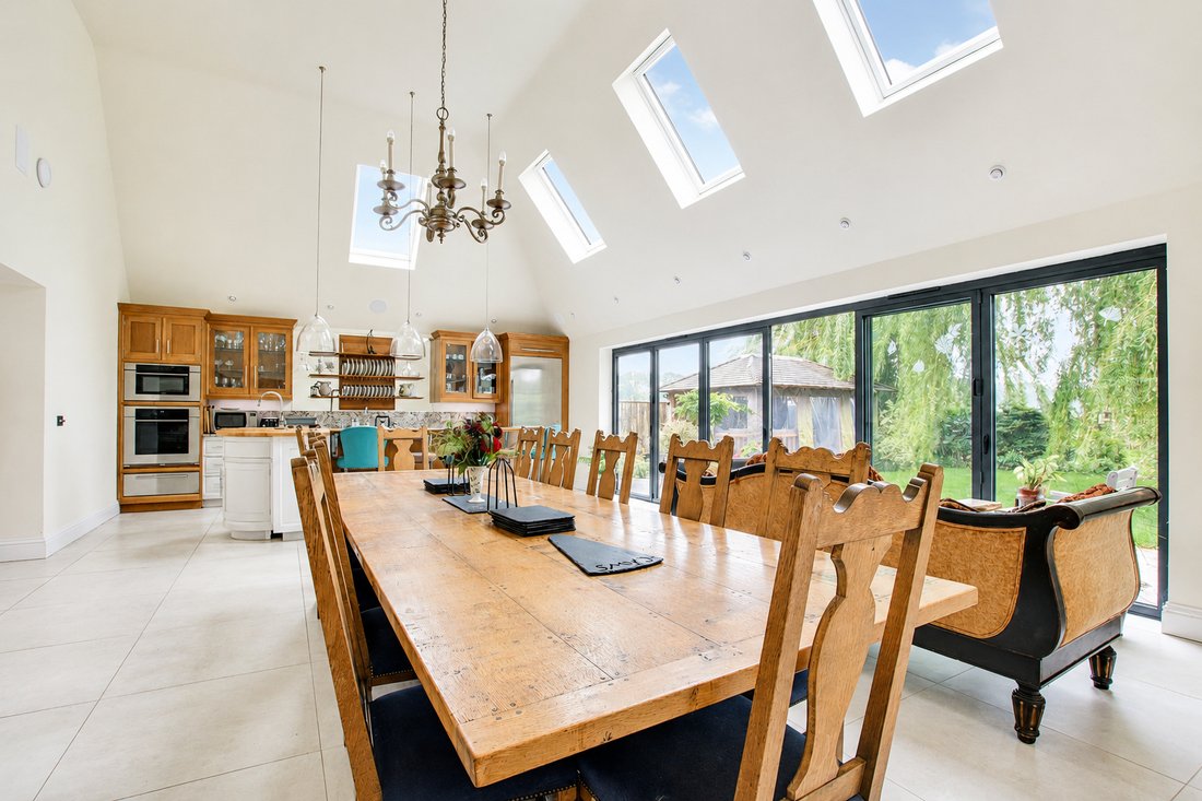 House in Sway, England 2 - 18576010