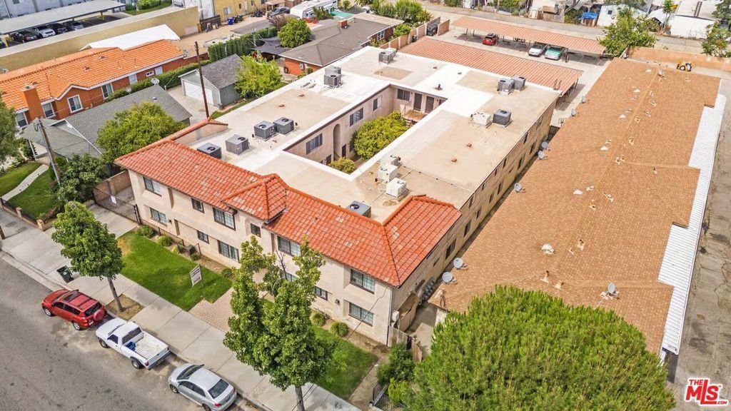 Santa Clarita, California, United States 5 - 18577054