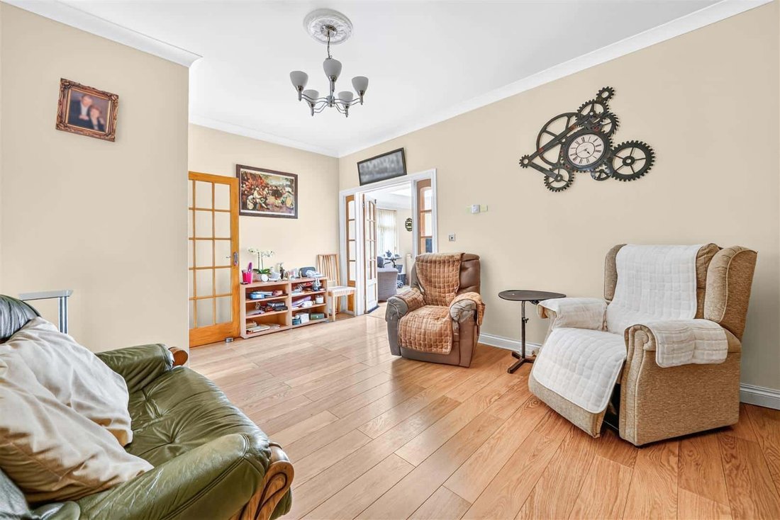 Bungalow in Goodmayes, Ilford, England 4 - 18574412