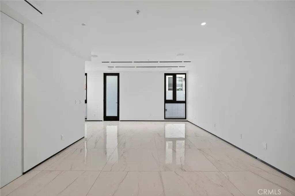 Condo in Los Angeles, California, United States 4 - 18577250